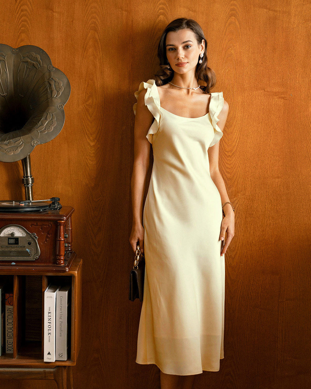 Vestido Regina | Elegancia en Satén Tono Amarillo