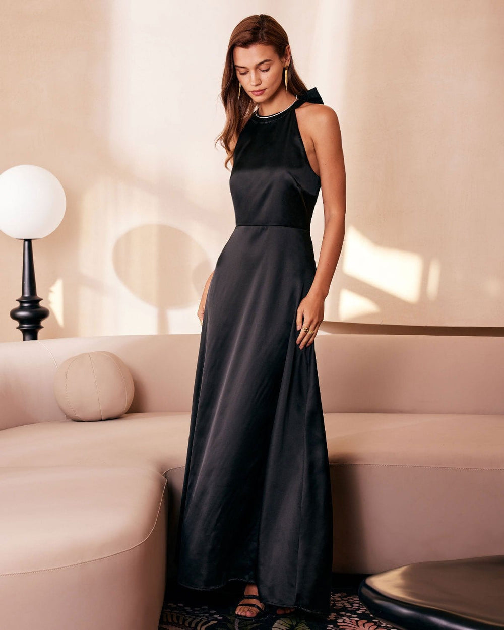 Vestido Constanza | Elegancia en Satén Tono Negro