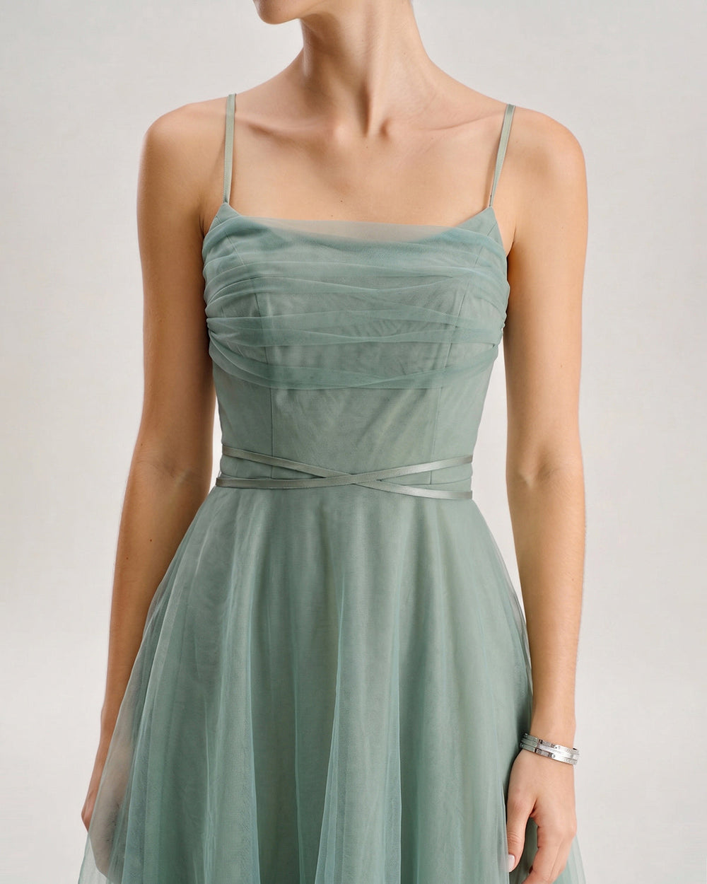 Vestido Regina | Elegancia en Malla Tono Verde