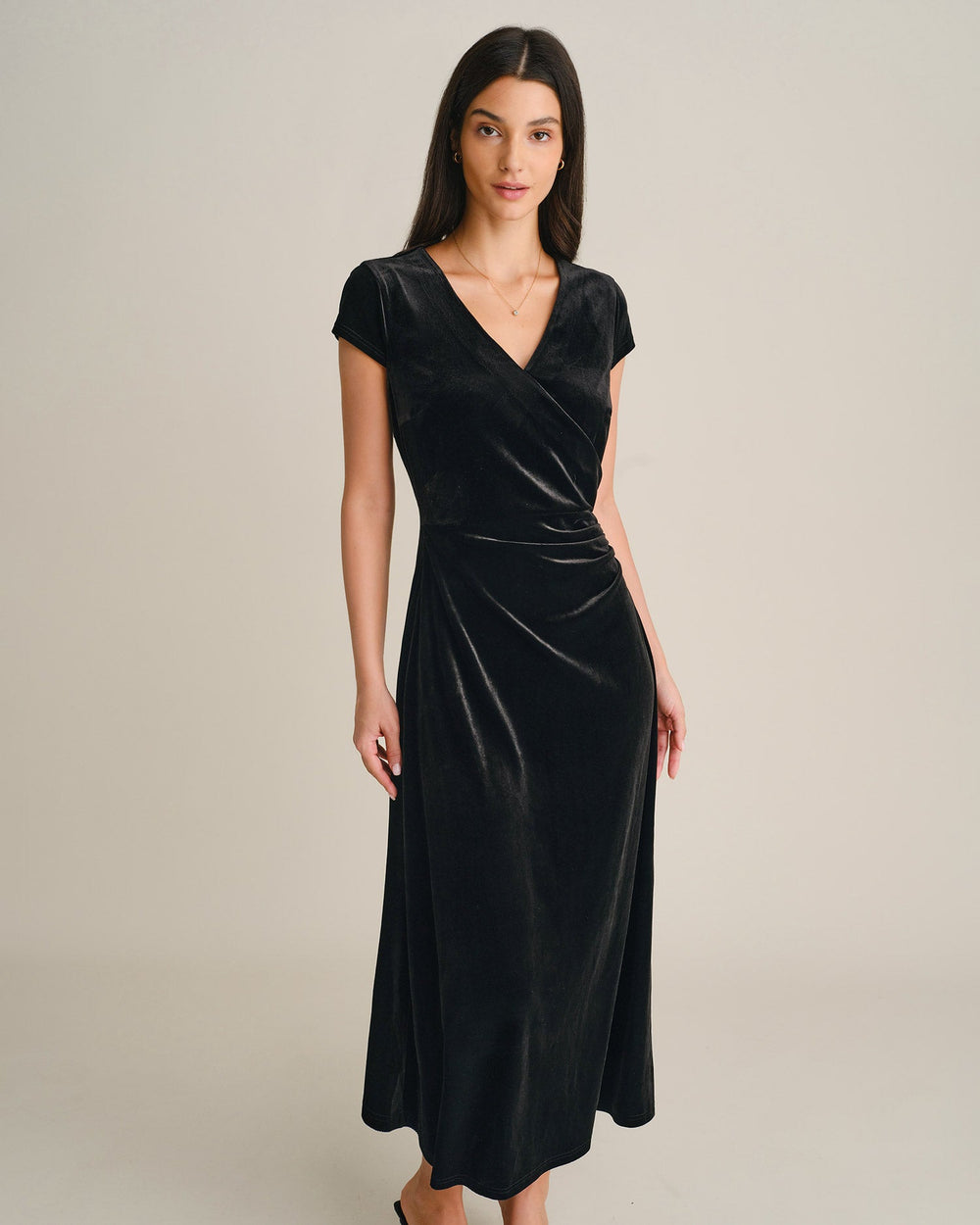 Vestido Leonora | Elegancia en Terciopelo Tono Negro