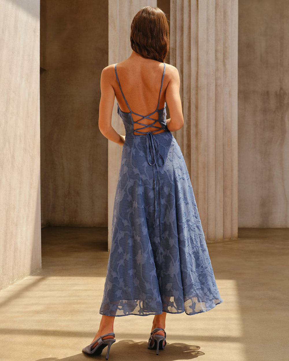 Vestido Alessia | Elegancia en Jacquard Tono Azul