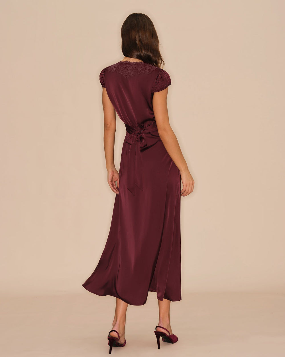 Vestido Ivonne | Encaje Vino con Escote en V
