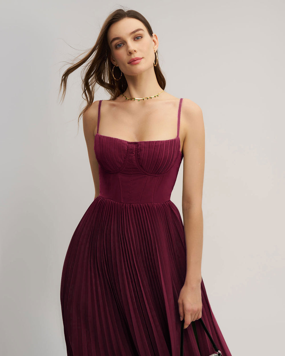Vestido Chiara | Elegancia en Satén Tono Vino