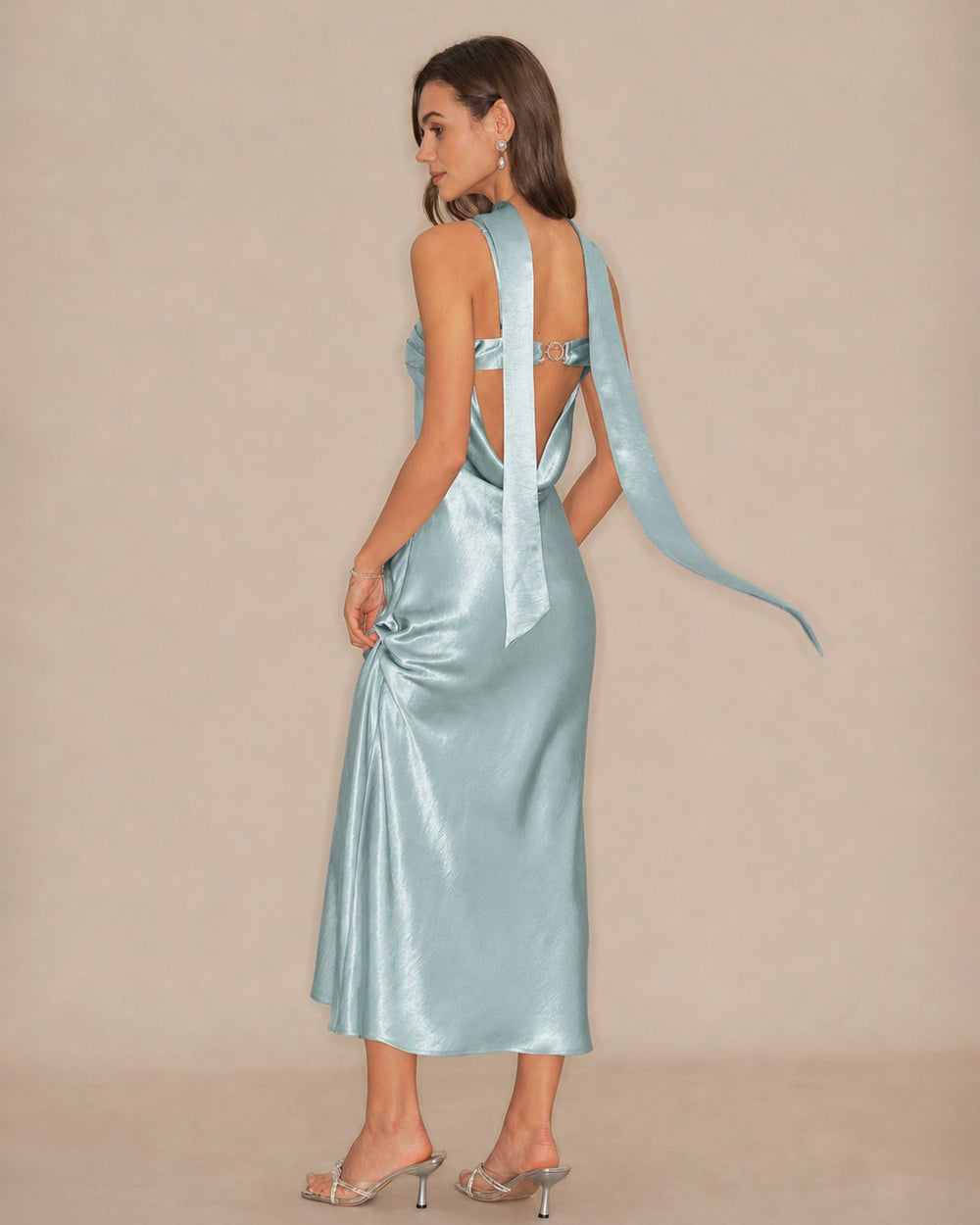 Vestido Renata | Elegancia en Satén Tono Verde