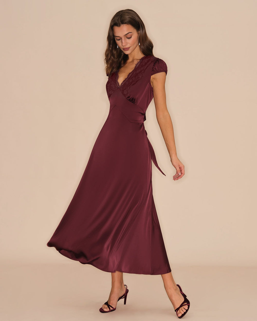 Vestido Ivonne | Encaje Vino con Escote en V