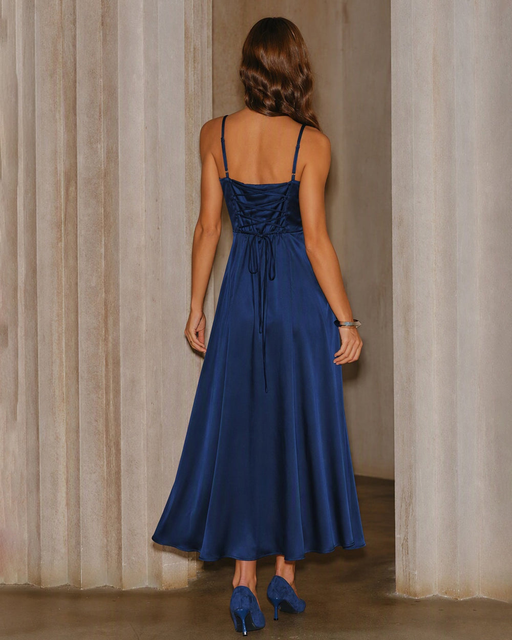 Vestido Sofía | Elegancia en Satén Tono Azul marino