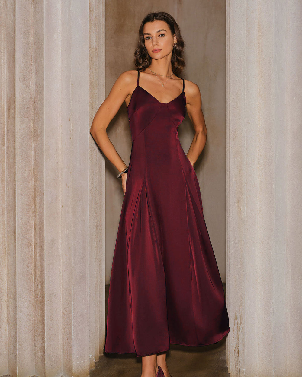 Vestido Valentina | Elegancia en Satén Tono Vino