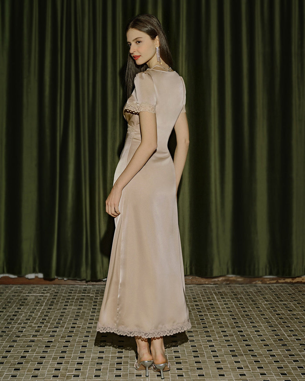 Vestido Isabella | Elegancia en Encaje Tono Durazno