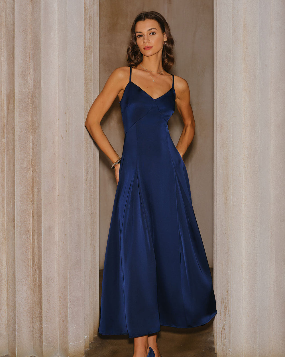 Vestido Catalina | Elegancia en Satén Tono Azul marino