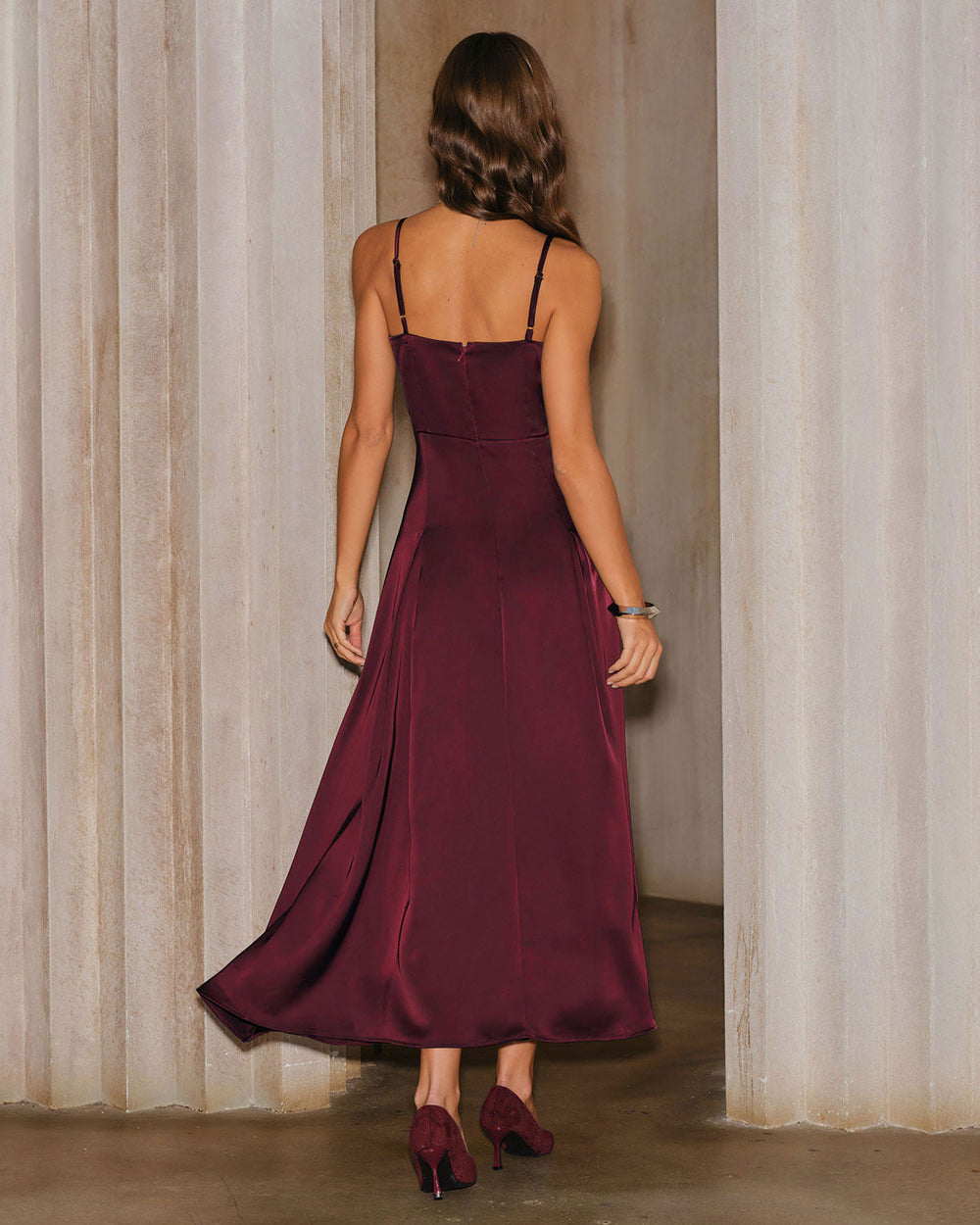 Vestido Valentina | Elegancia en Satén Tono Vino