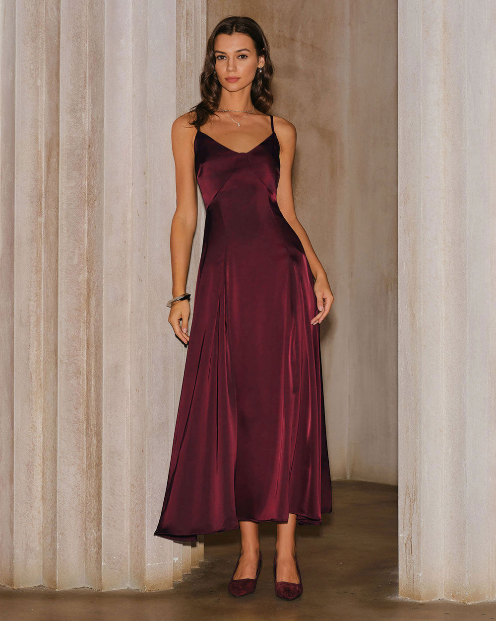 Vestido Valentina | Elegancia en Satén Tono Vino
