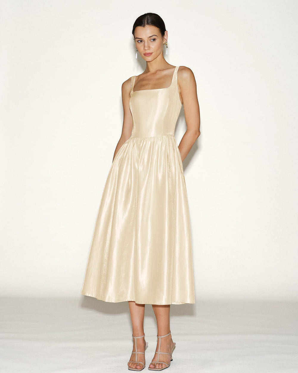 Vestido Catalina | Elegancia en Satén Tono Durazno