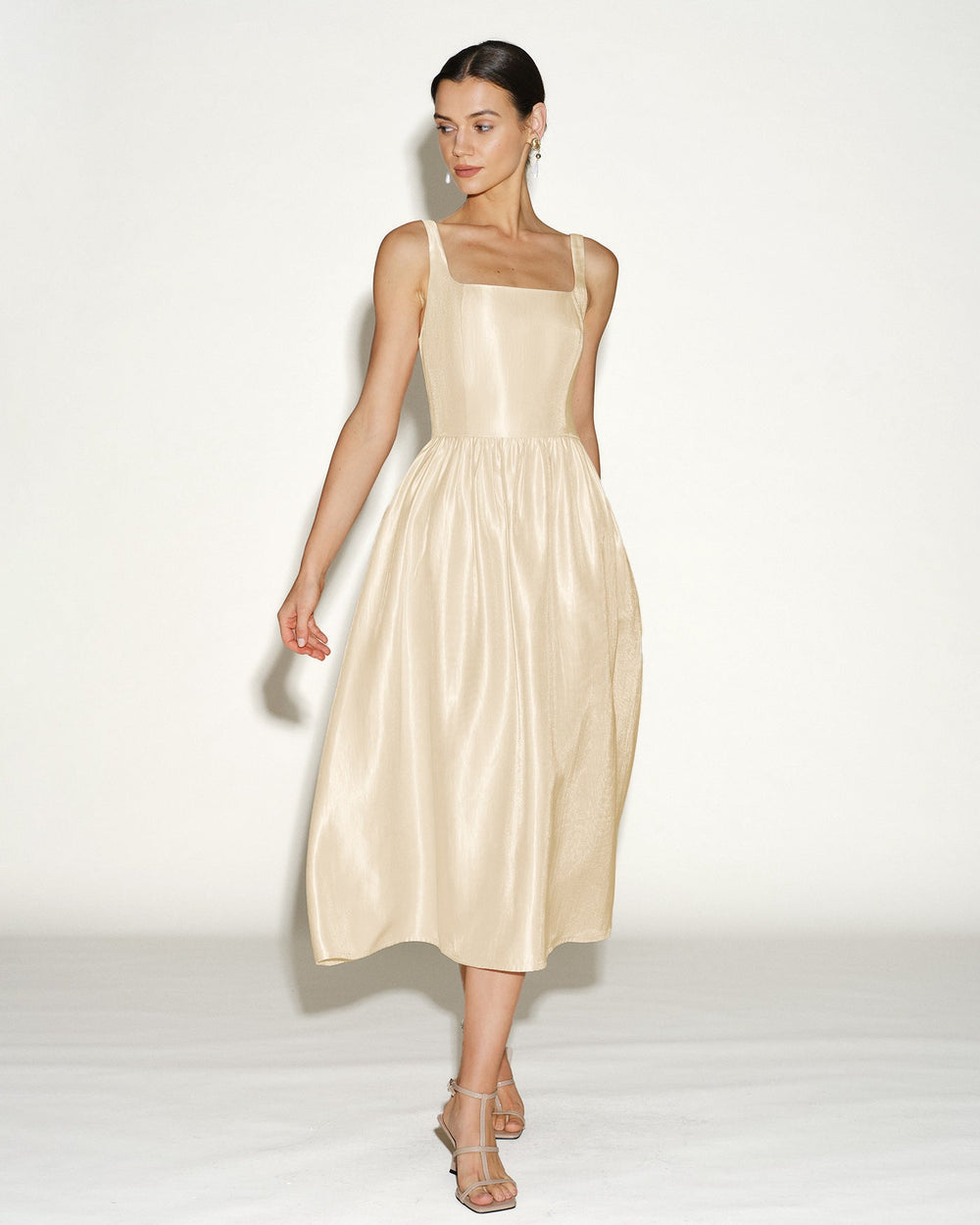 Vestido Catalina | Elegancia en Satén Tono Durazno