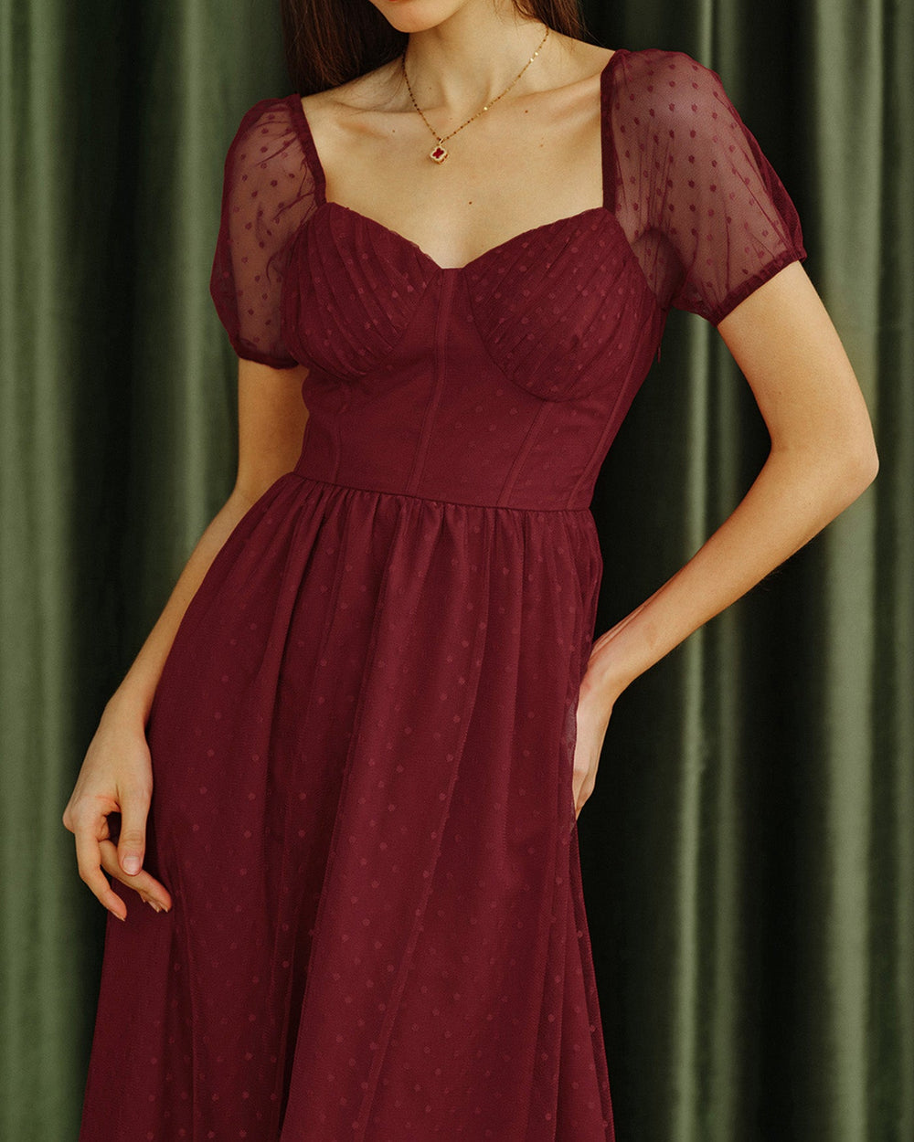 Vestido Blair | Elegancia en Satén Tono Rojo