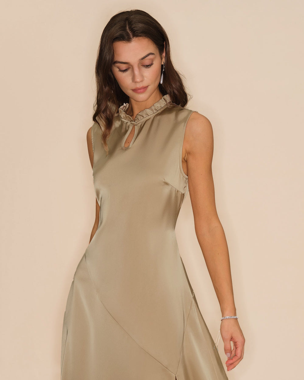 Vestido Blair | Elegancia en Satén Tono Durazno