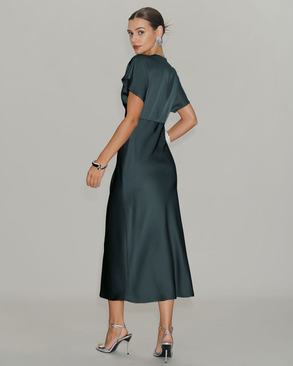 Vestido Selene | Satén Verde Gris con Manga Drapeada