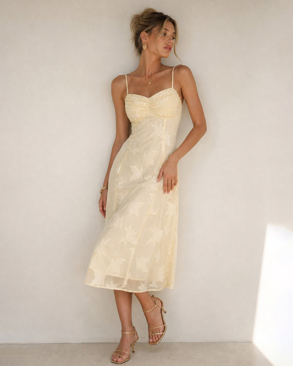 Vestido Camila | Elegancia en Jacquard Tono Durazno