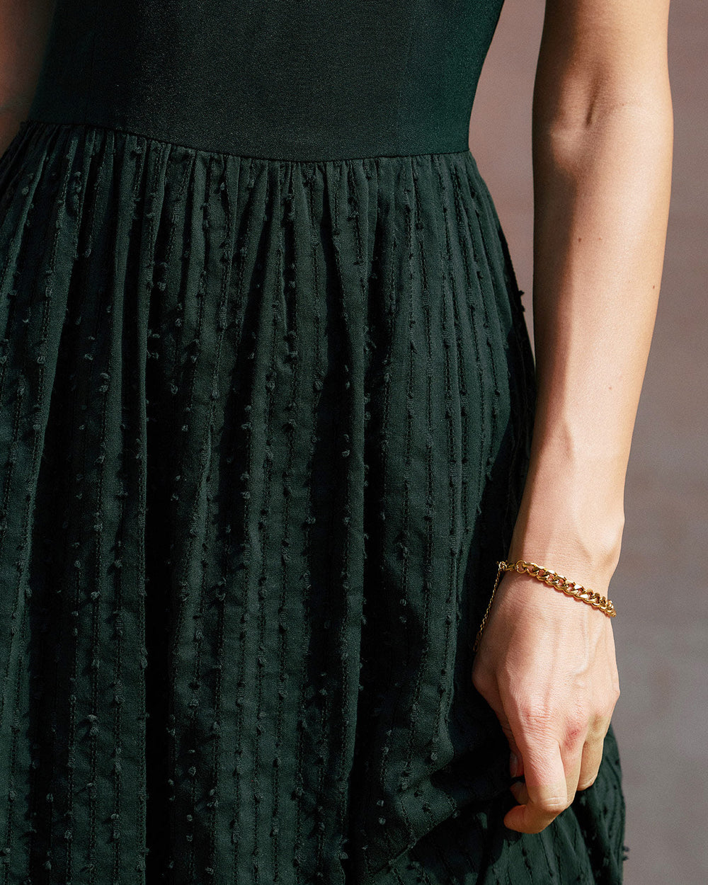 Vestido Carlota | Elegancia en Satén Tono Negro