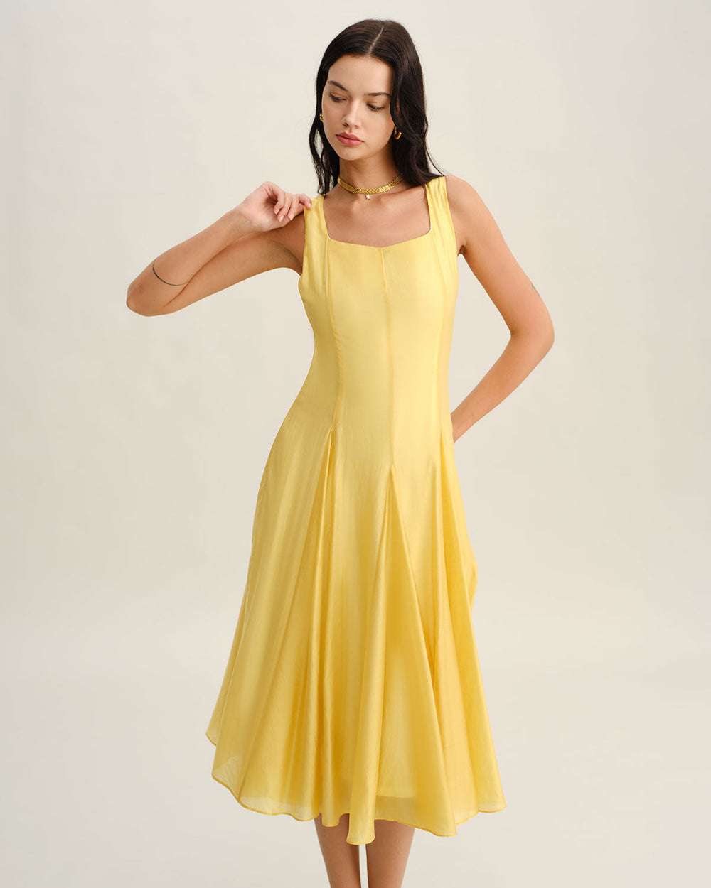 Vestido Valentina | Elegancia en Satén Tono Amarillo
