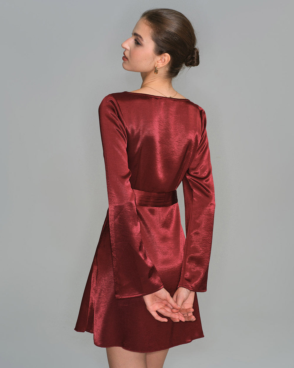 Vestido Antonella | Elegancia en Satén Tono Vino