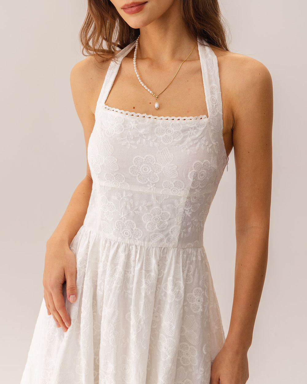 Vestido Camila | Elegancia en Satén Tono Blanco