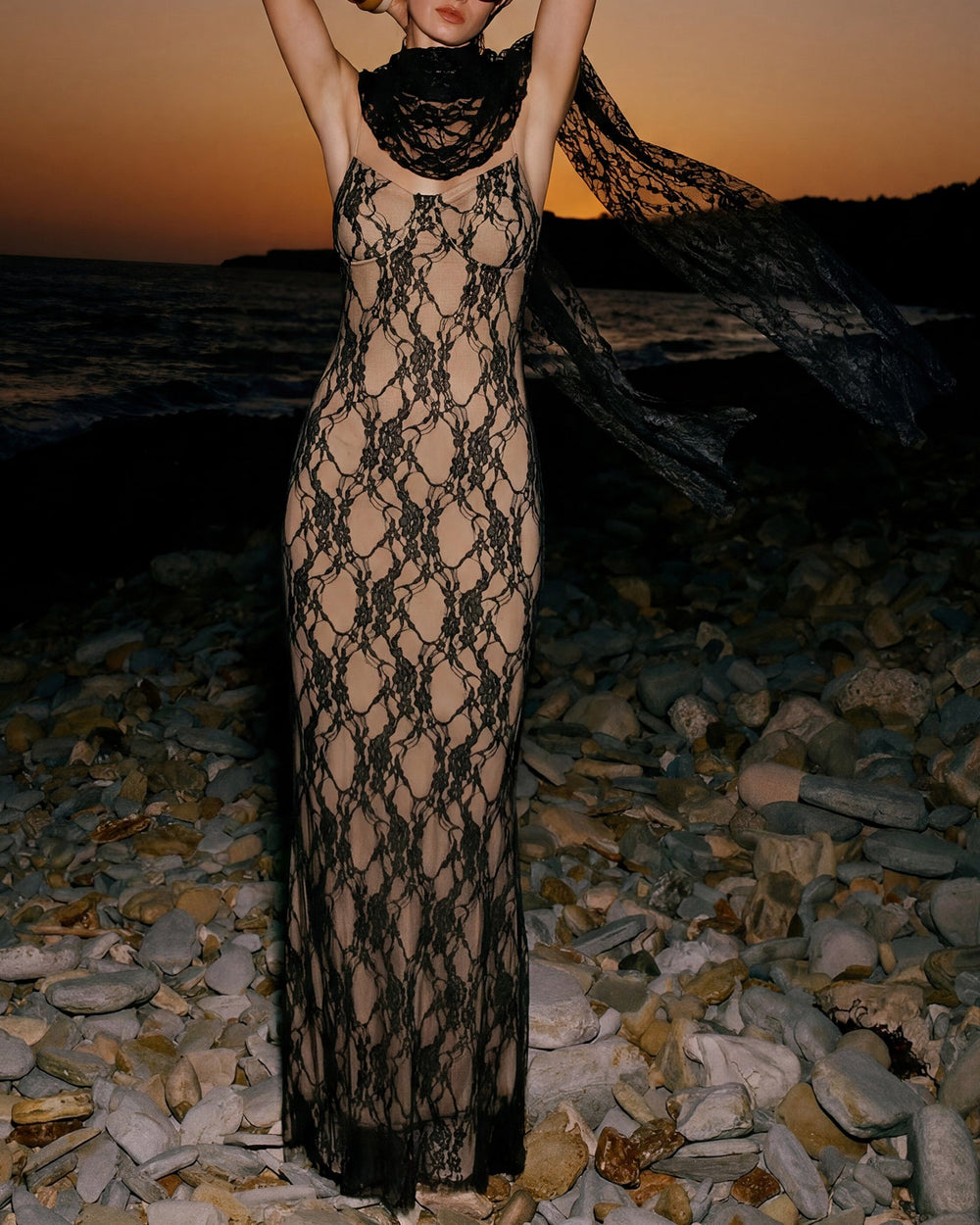 Vestido Amalia | Elegancia en Encaje Tono Negro