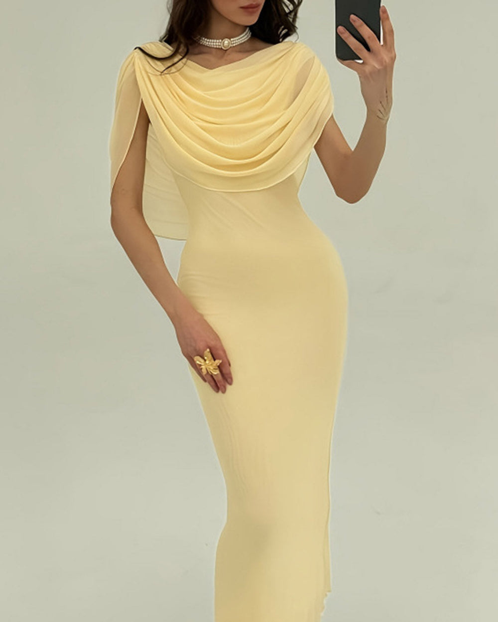 Vestido Regina | Elegancia en Satén Tono Amarillo