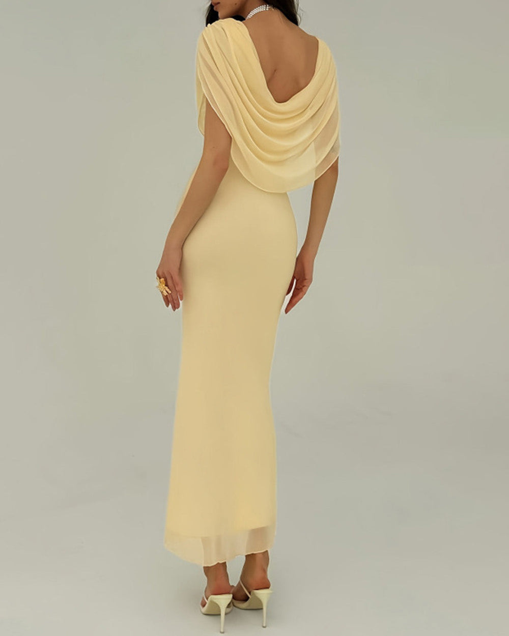 Vestido Regina | Elegancia en Satén Tono Amarillo