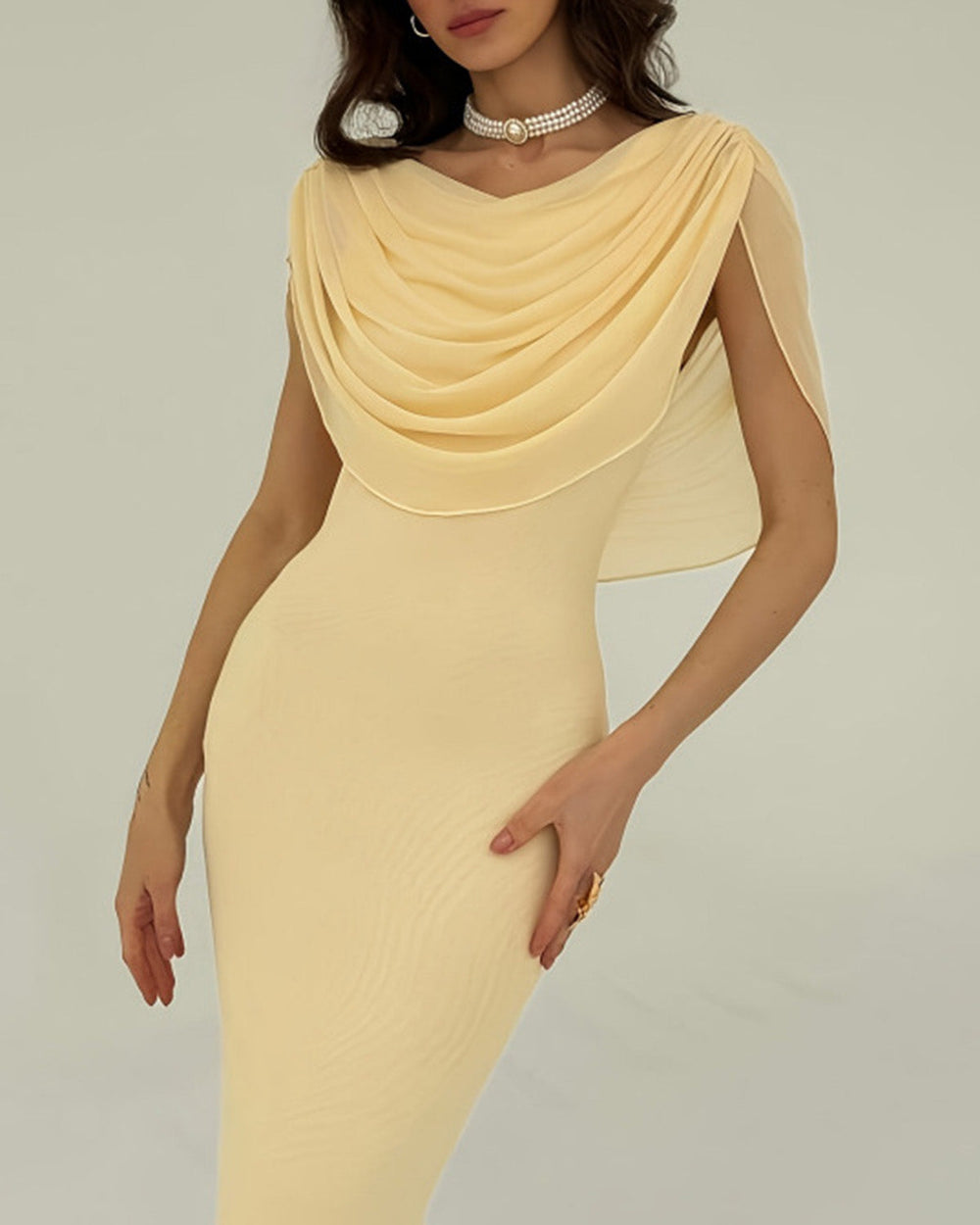 Vestido Regina | Elegancia en Satén Tono Amarillo