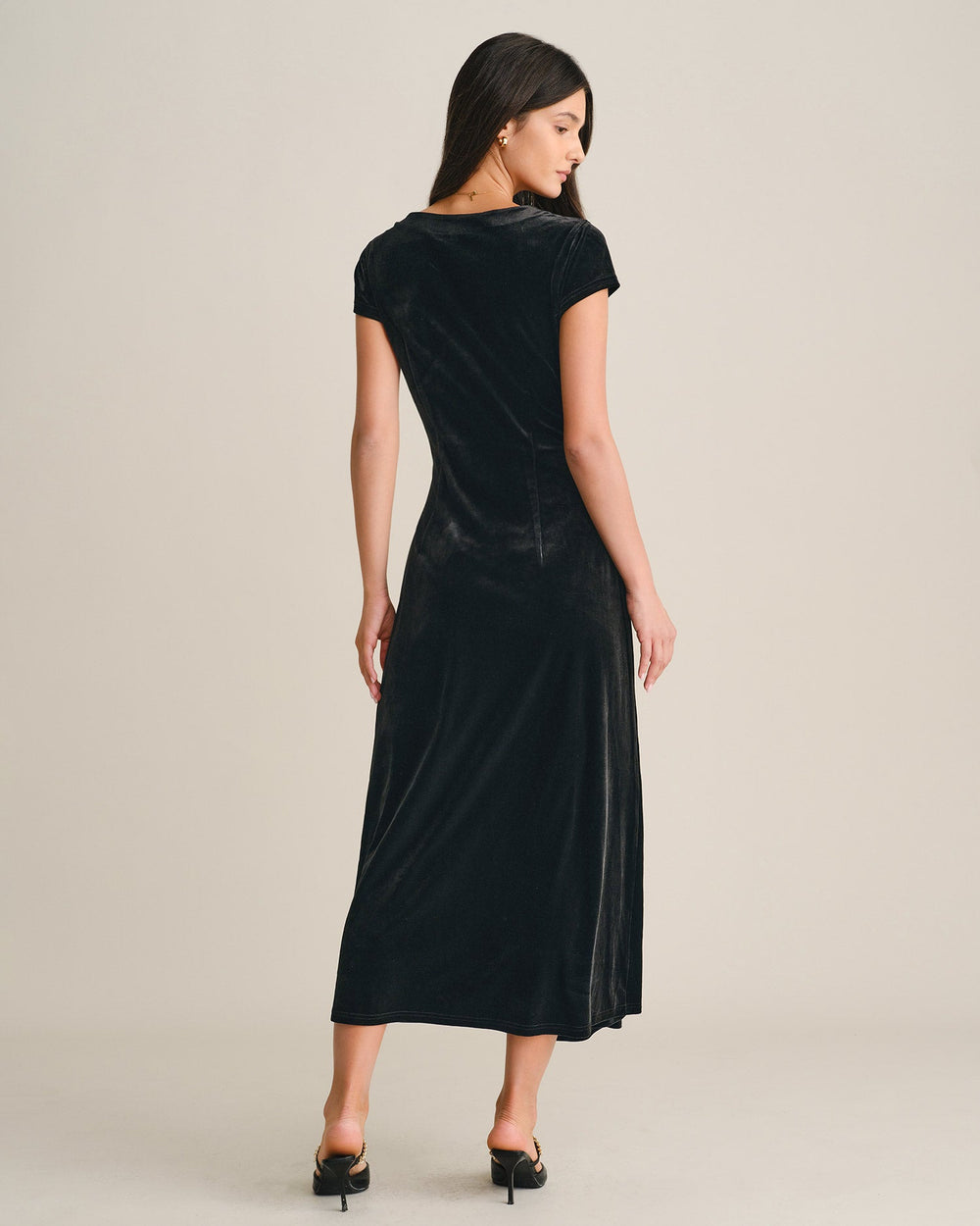 Vestido Leonora | Elegancia en Terciopelo Tono Negro