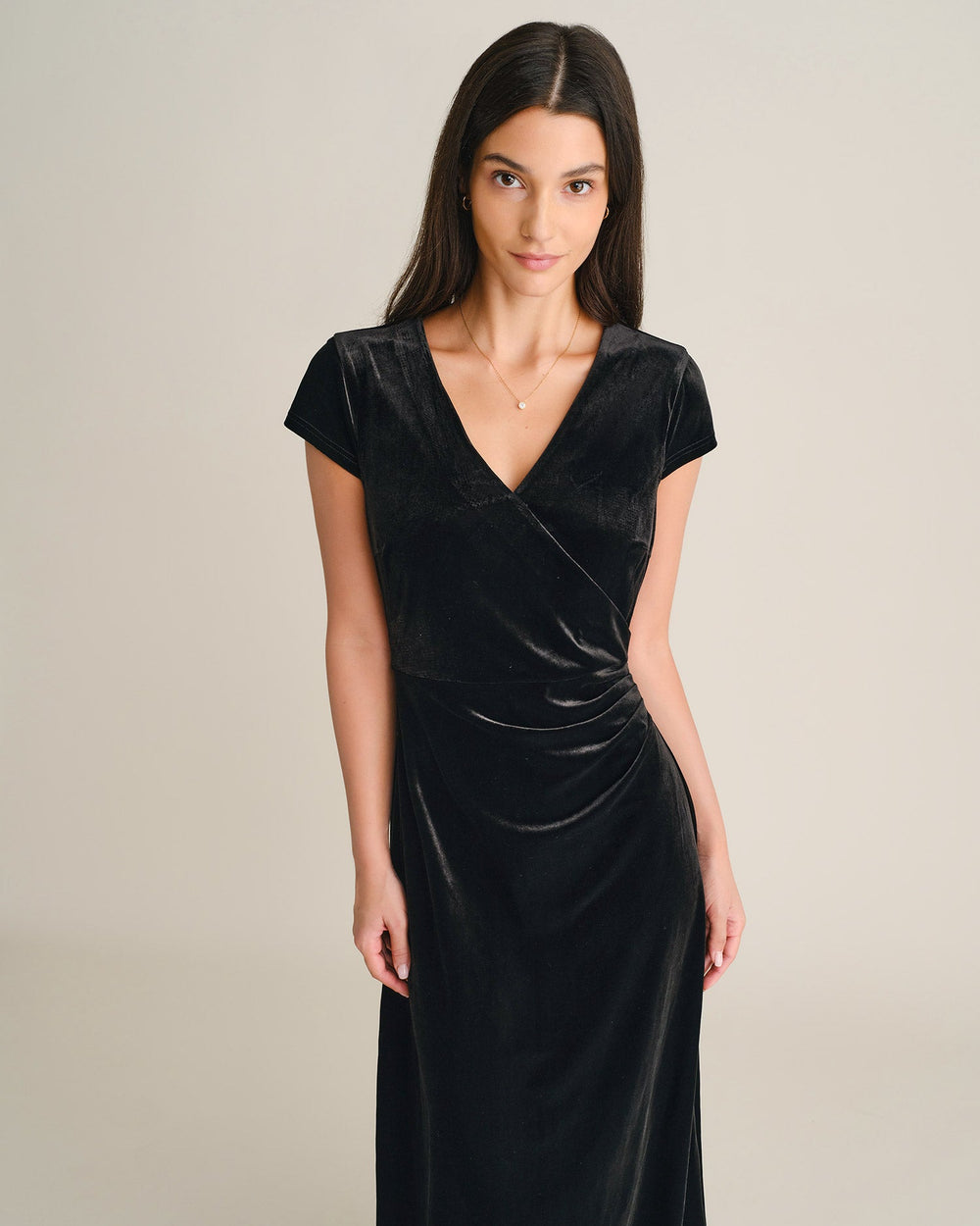 Vestido Leonora | Elegancia en Terciopelo Tono Negro