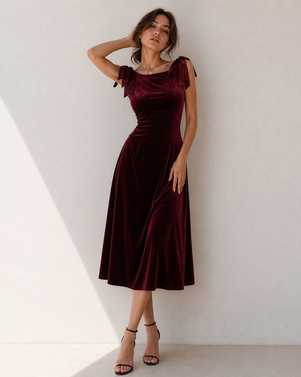 Vestido Genevieve | Elegancia en Terciopelo Tono Rojo