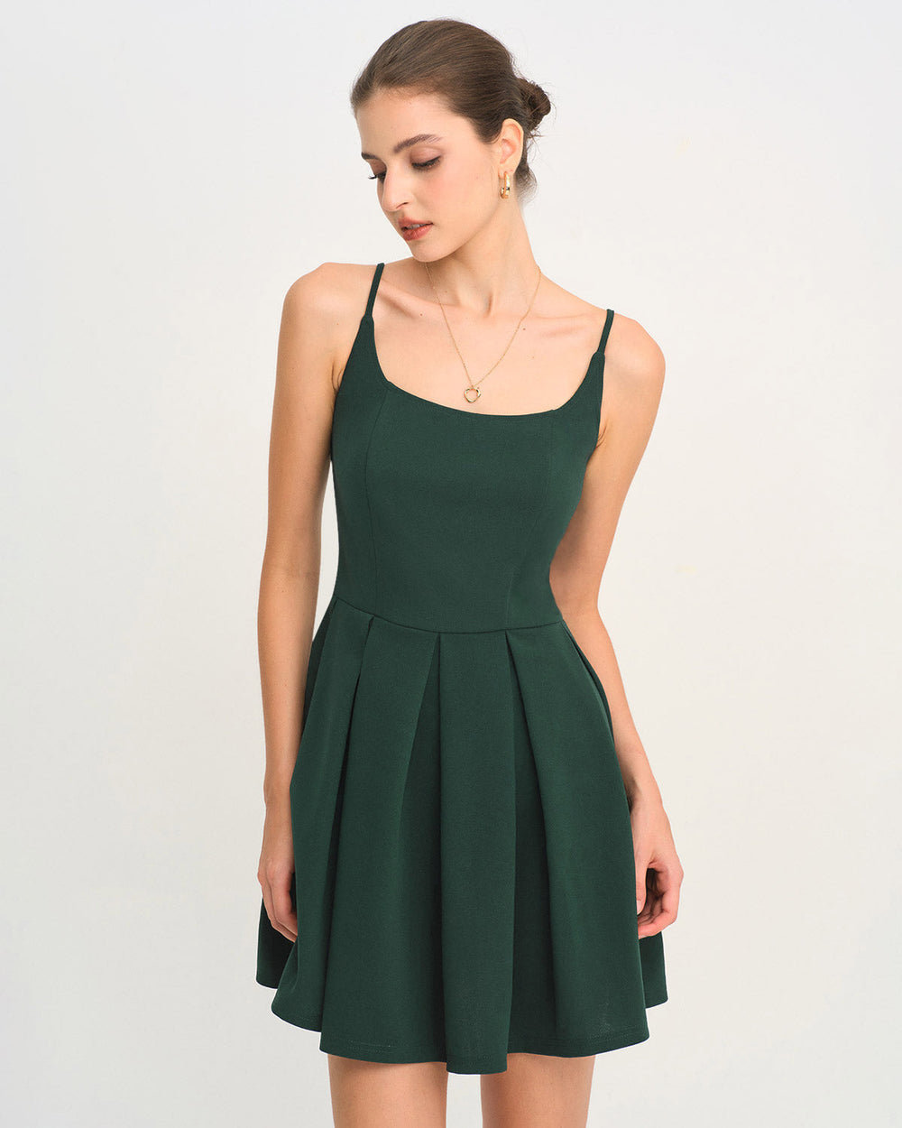 Vestido Serena | Elegancia en Satén Tono Verde
