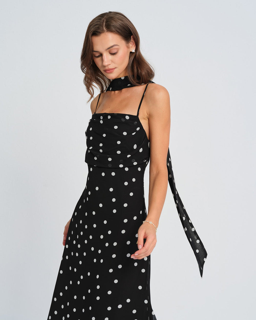 Vestido Penélope | Elegancia en Satén Tono Negro