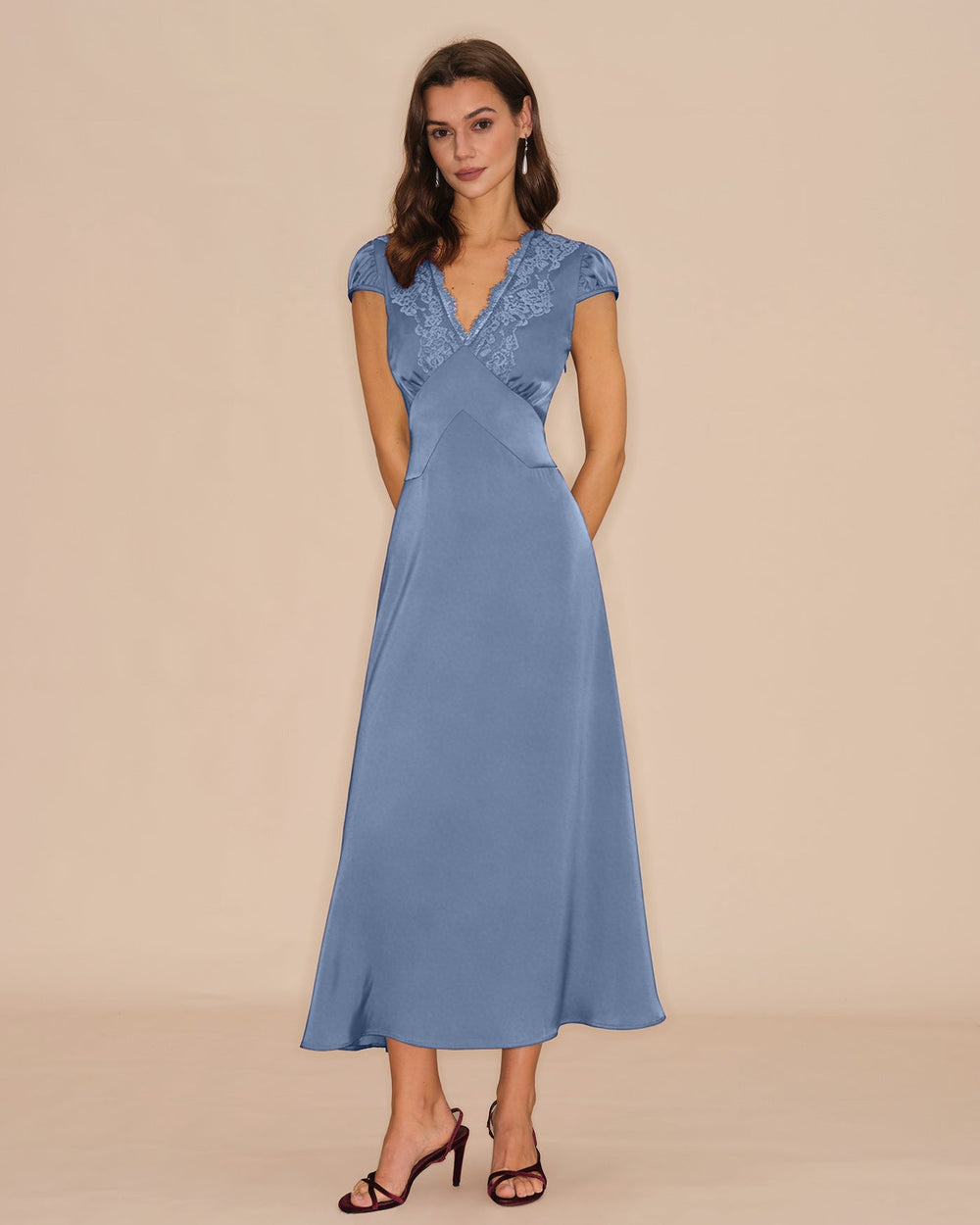 Vestido Martina | Elegancia en Encaje Tono Azul