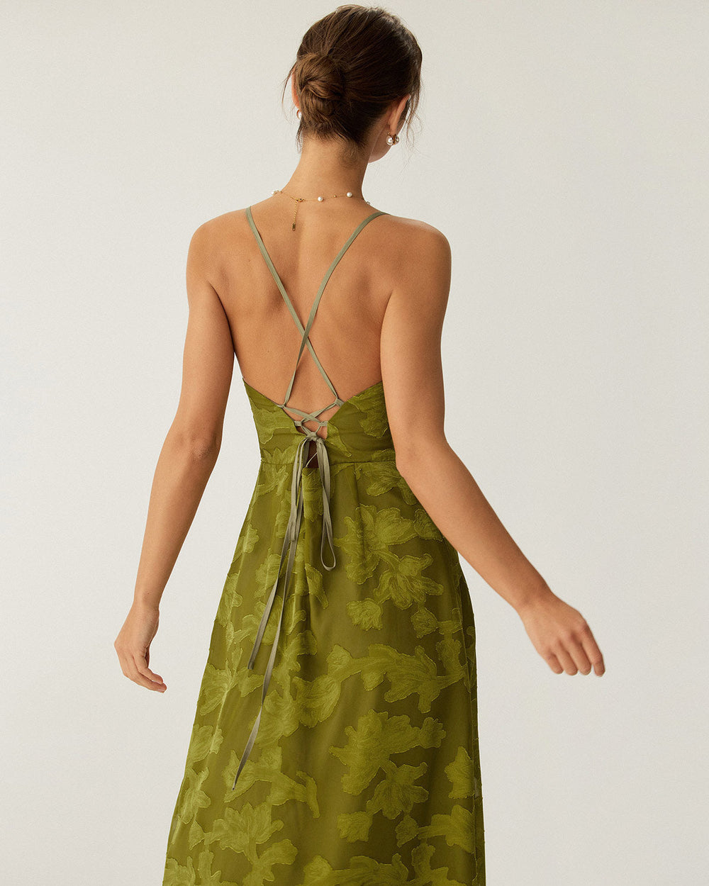 Vestido Antonella | Elegancia en Satén Tono Verde