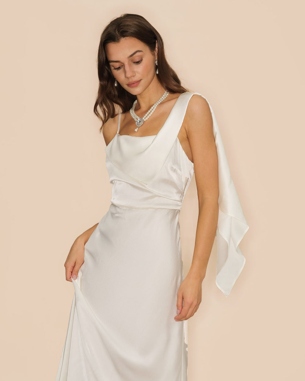 Vestido Renata | Elegancia en Satén Tono Blanco