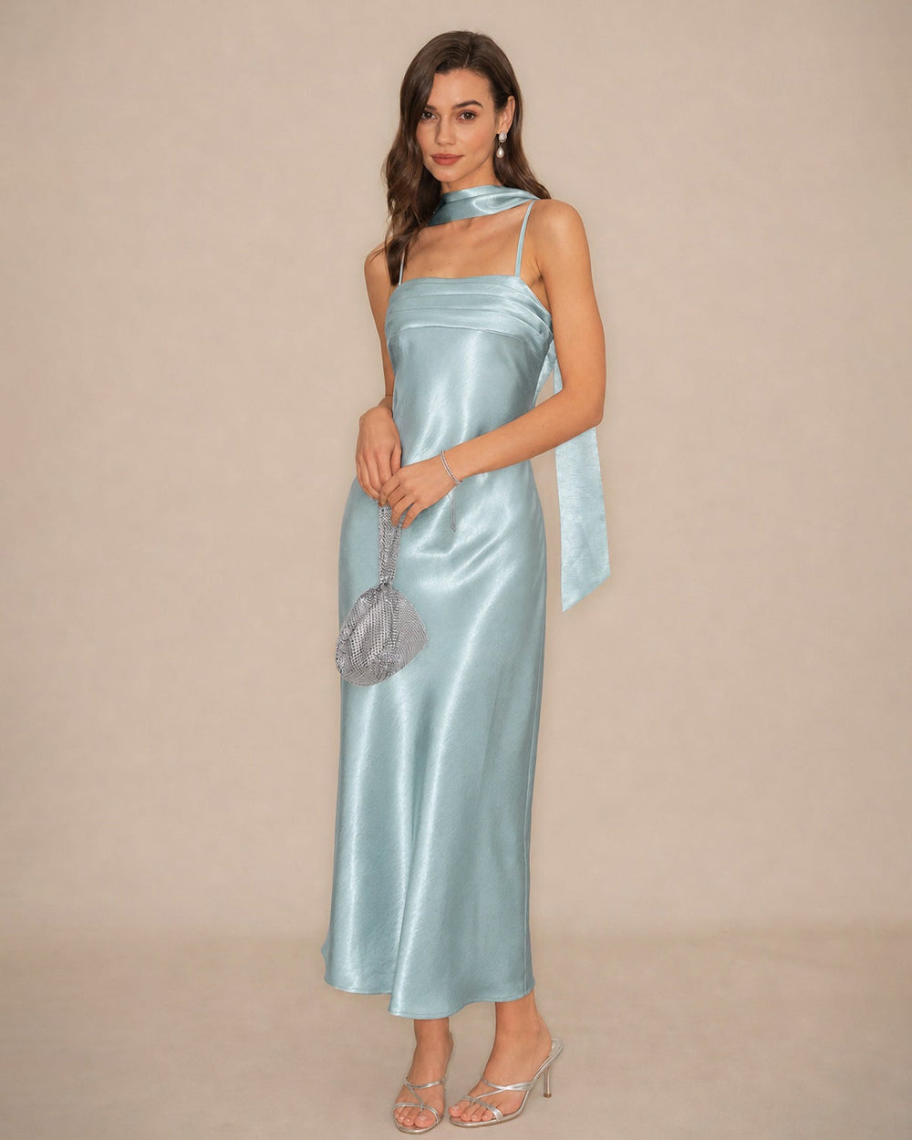 Vestido Renata | Elegancia en Satén Tono Verde