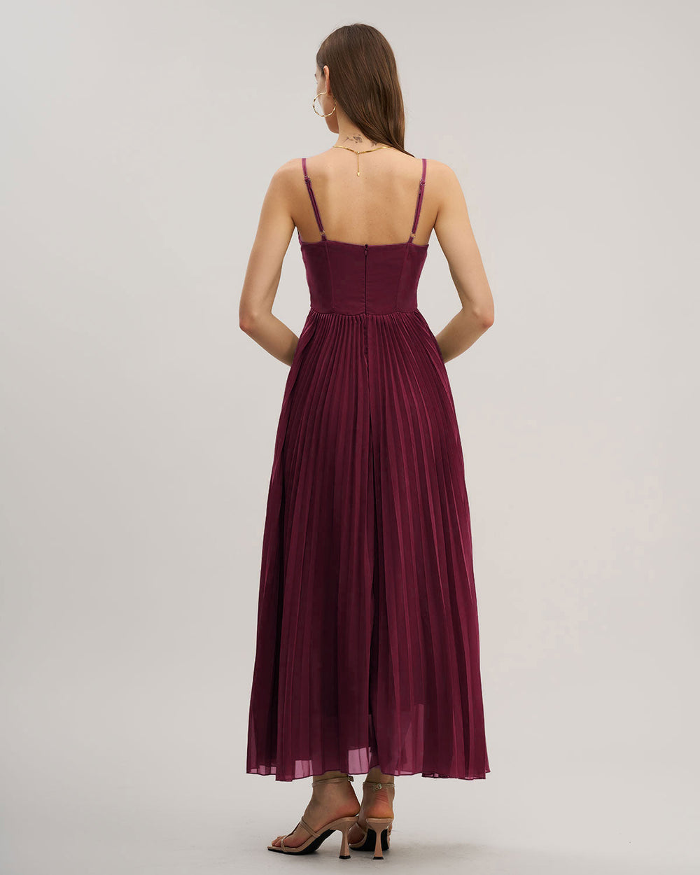 Vestido Chiara | Elegancia en Satén Tono Vino