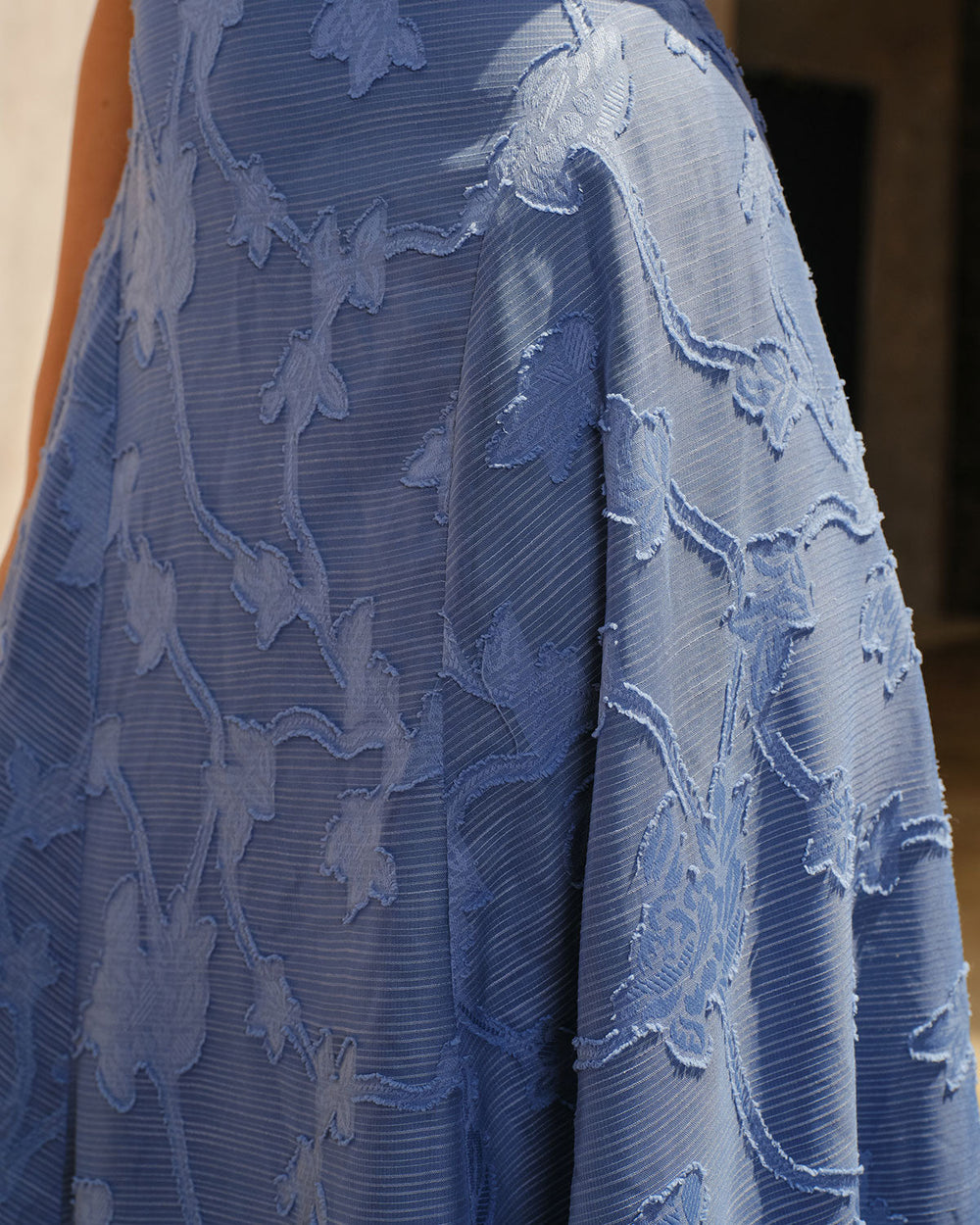 Vestido Alessia | Elegancia en Jacquard Tono Azul