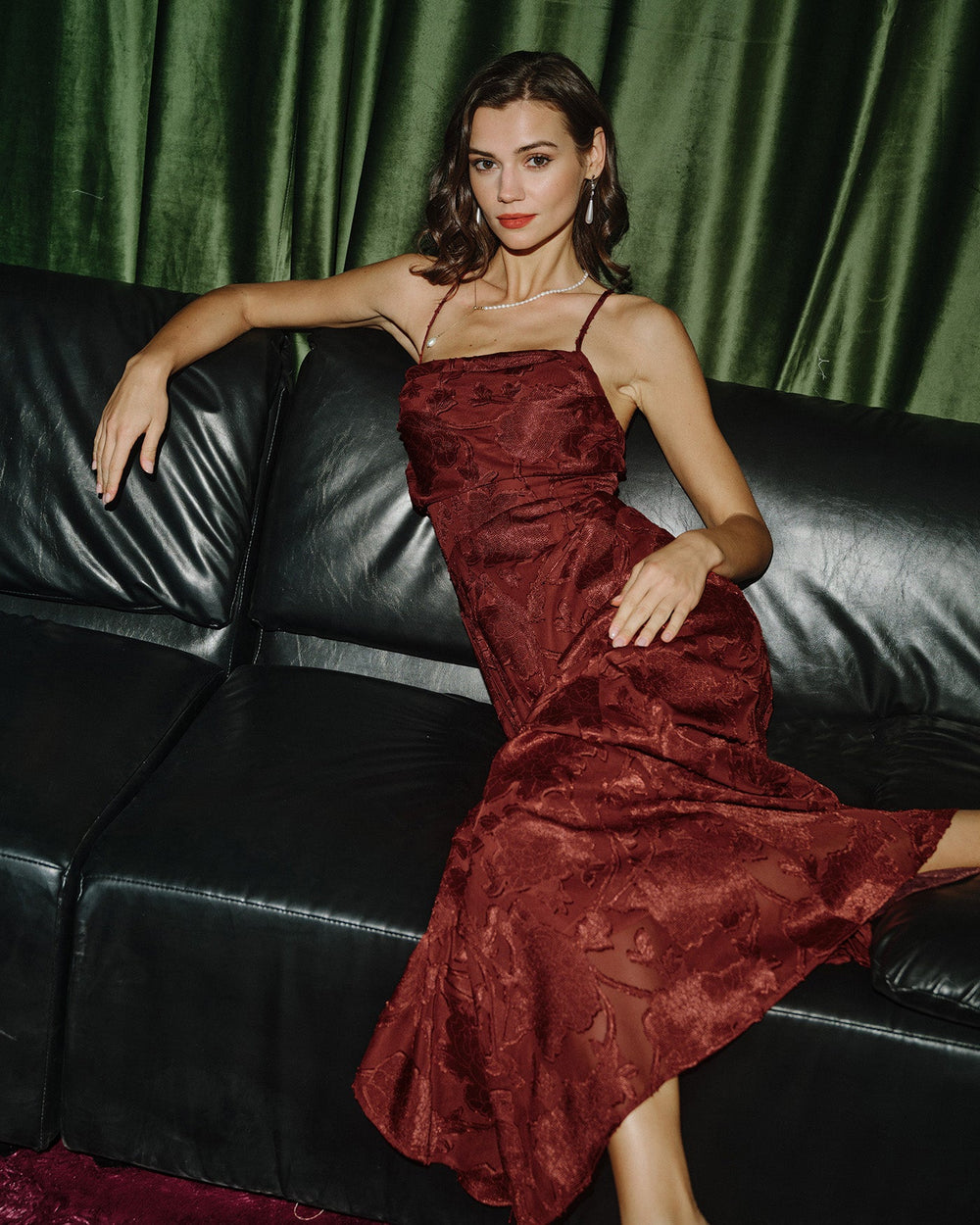 Vestido Emilia | Elegancia en Jacquard Tono Negro