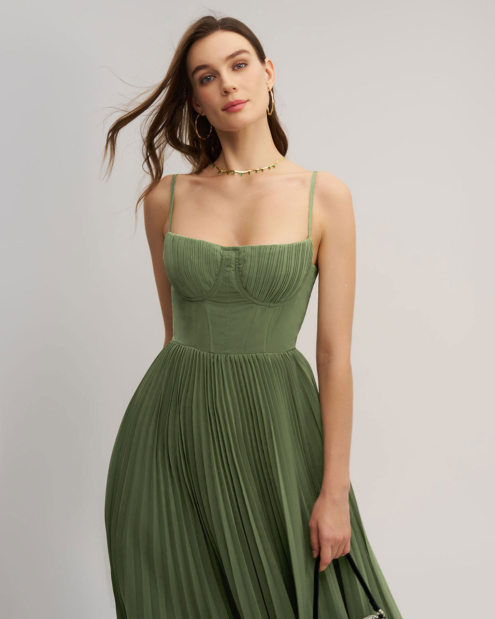 Vestido Renata | Elegancia en Satén Tono Verde