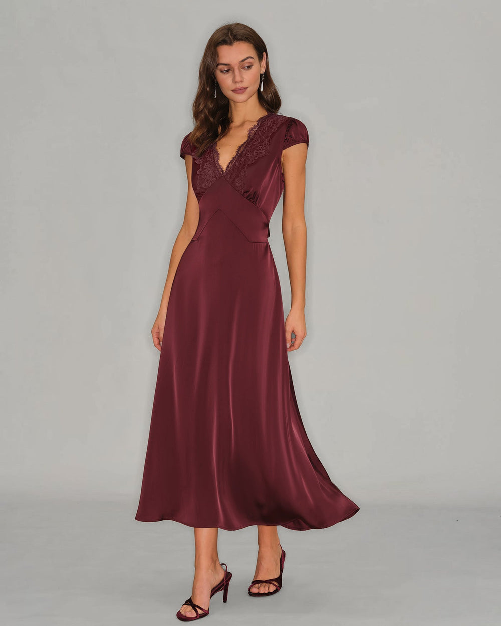 Vestido Ivonne | Encaje Vino con Escote en V