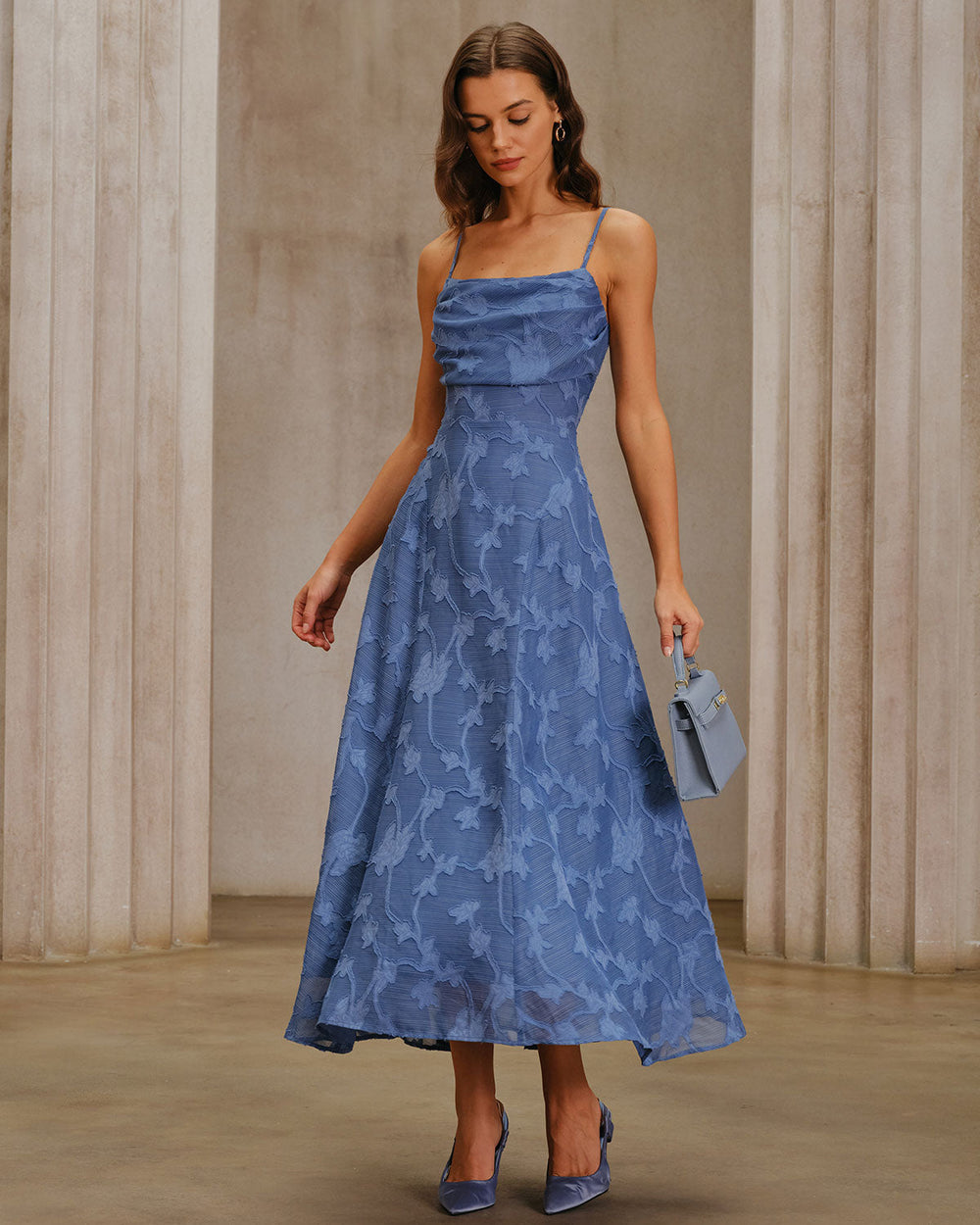 Vestido Alessia | Elegancia en Jacquard Tono Azul
