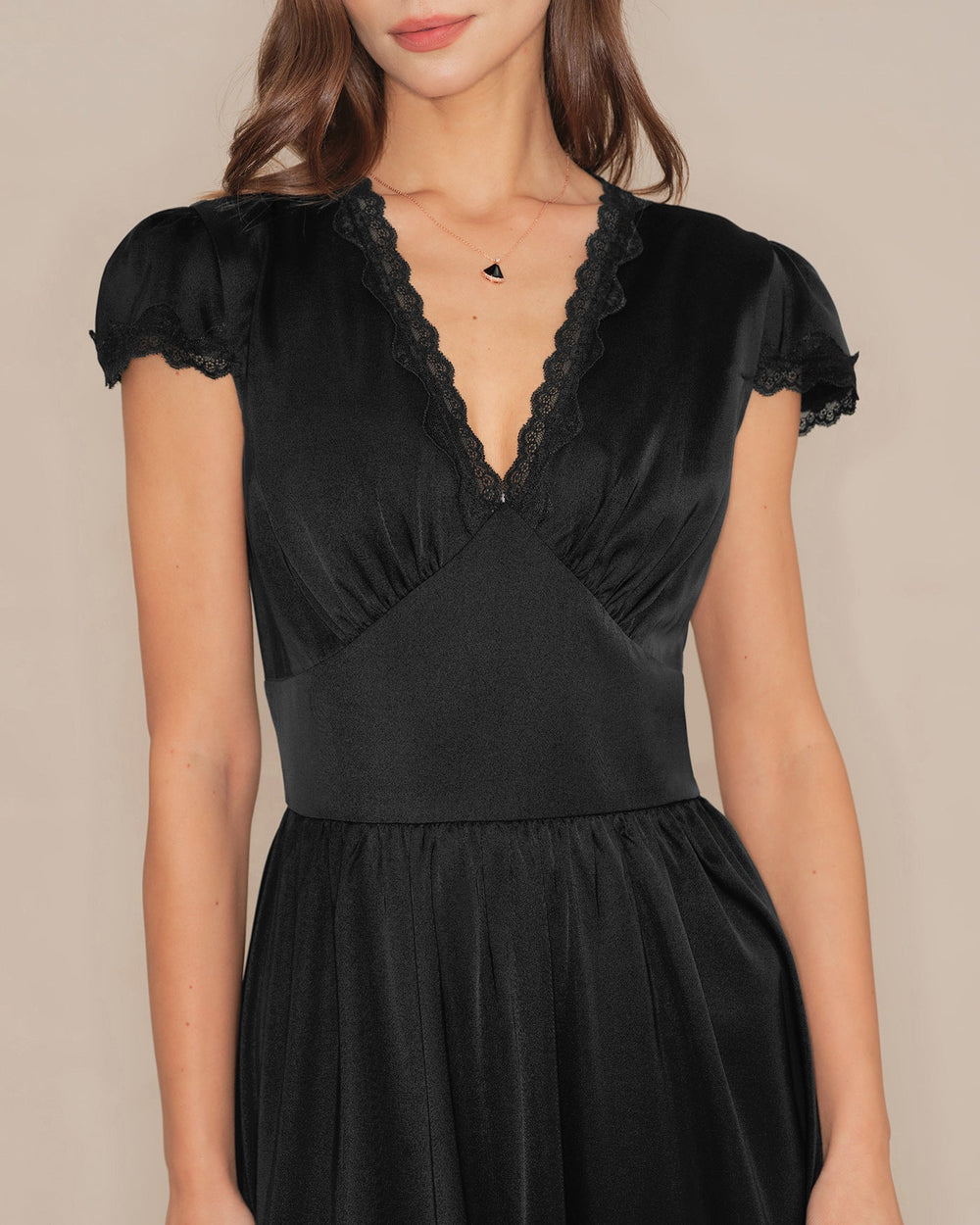 Vestido Valeria | Elegancia en Encaje Tono Negro