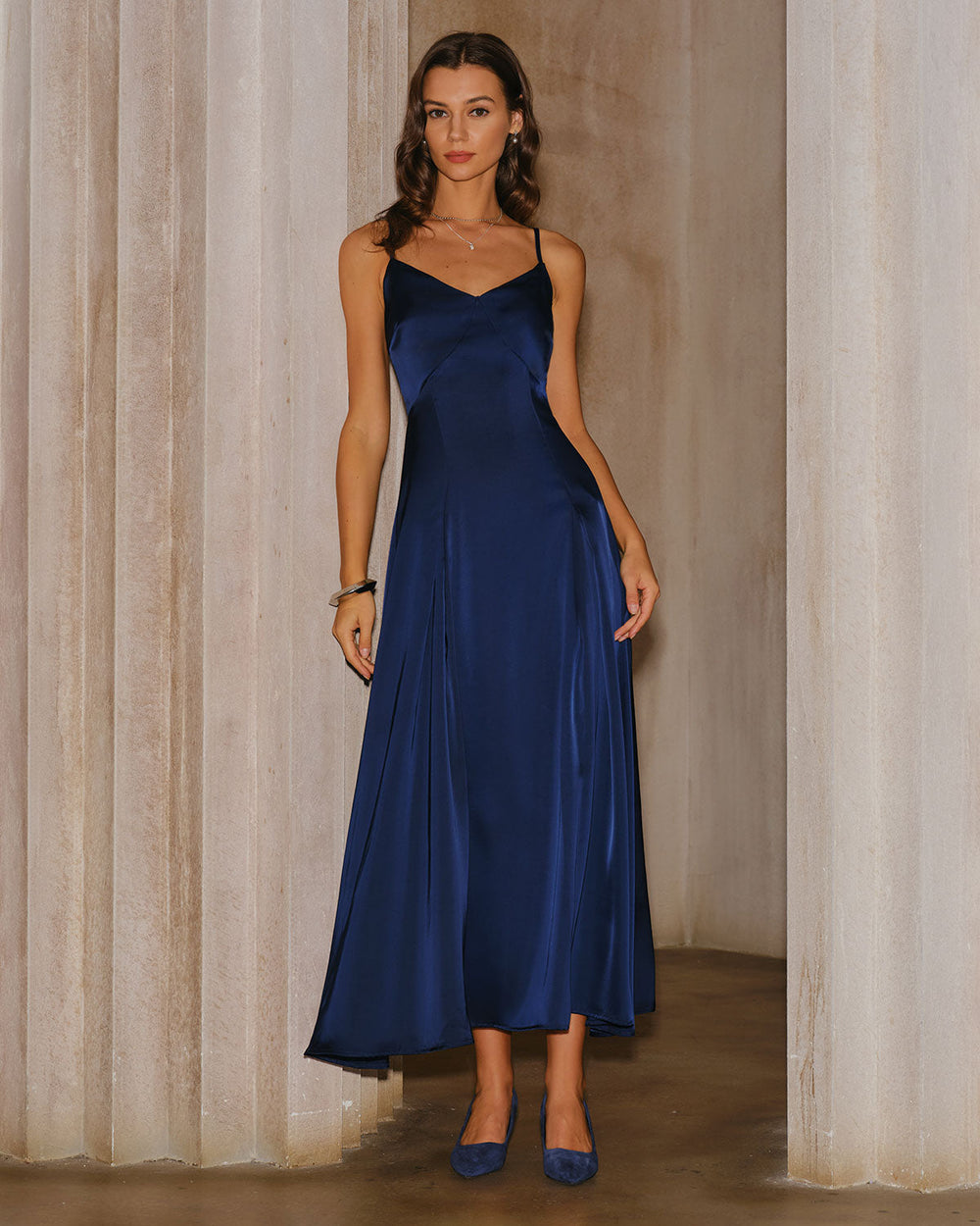 Vestido Catalina | Elegancia en Satén Tono Azul marino