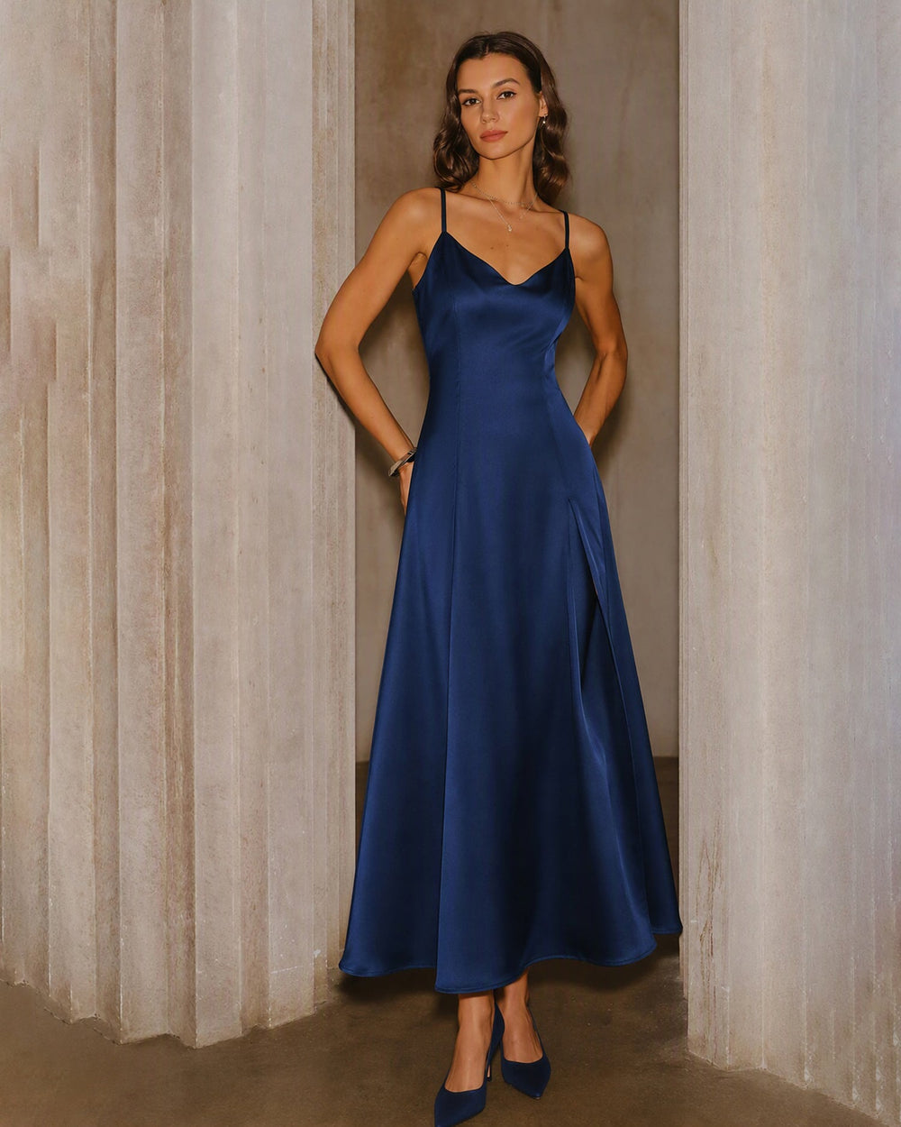 Vestido Sofía | Elegancia en Satén Tono Azul marino