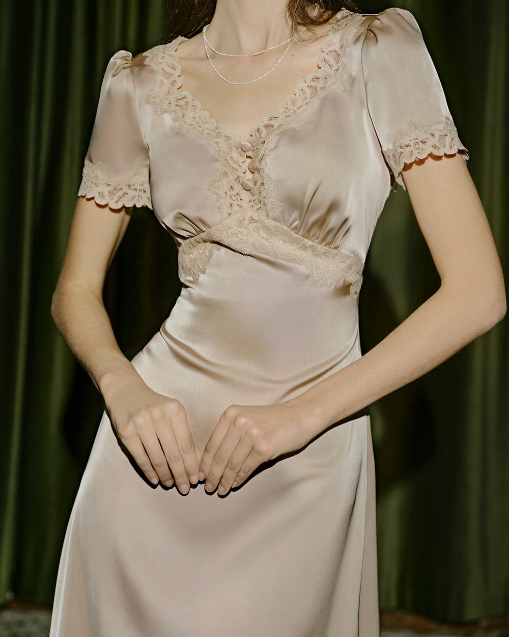 Vestido Isabella | Elegancia en Encaje Tono Durazno