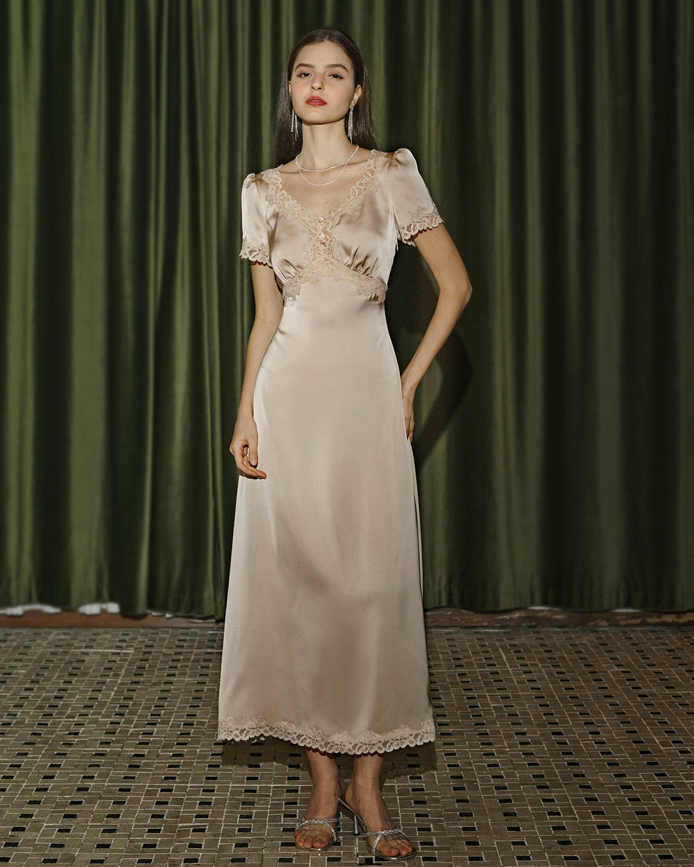 Vestido Isabella | Elegancia en Encaje Tono Durazno
