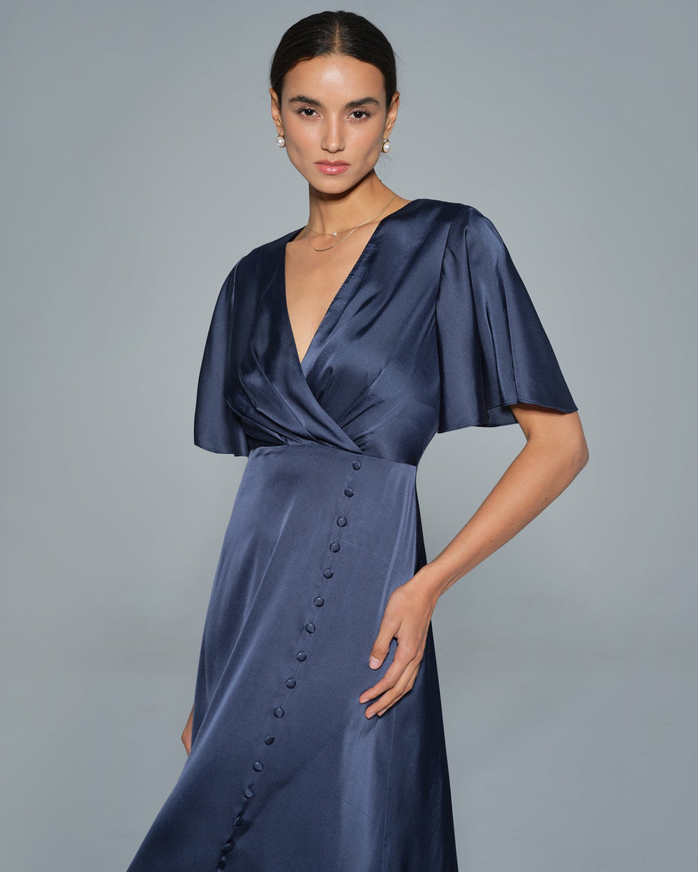 Vestido Alessia | Elegancia en Satén Tono Azul marino